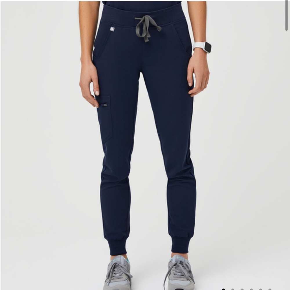 FIGS Zamora scrub bottoms